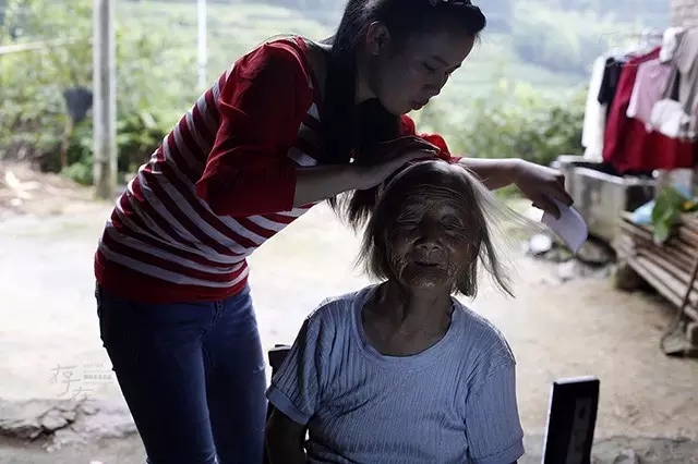 �м���19��������Ӥ ���ϴ�ѧ����˫��