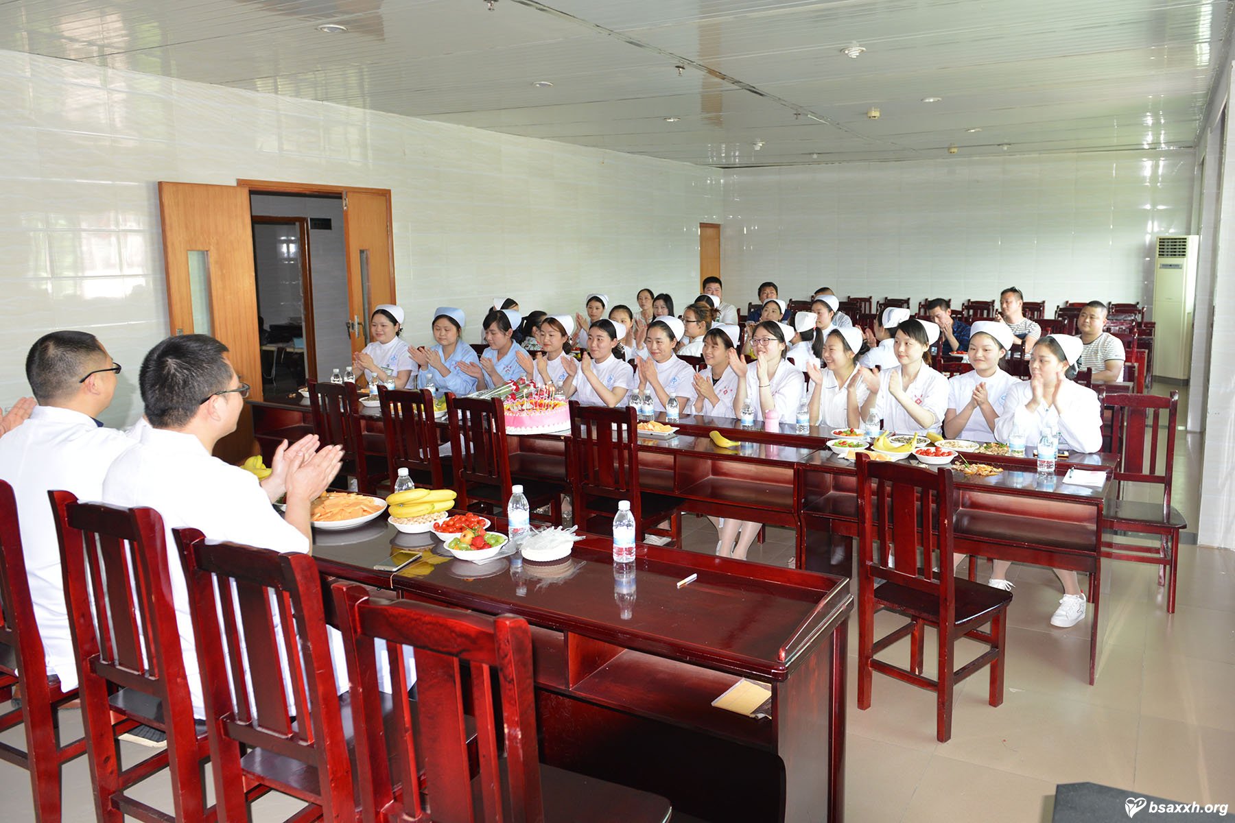 第106个国际护士节,向“白衣天使”致敬!